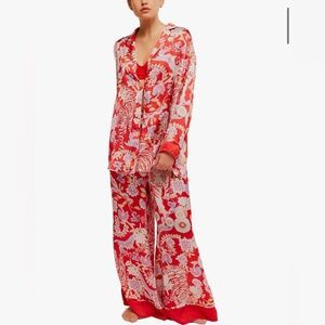 Source Unknown Red Floral Satin Pajama Set with Cream Accents